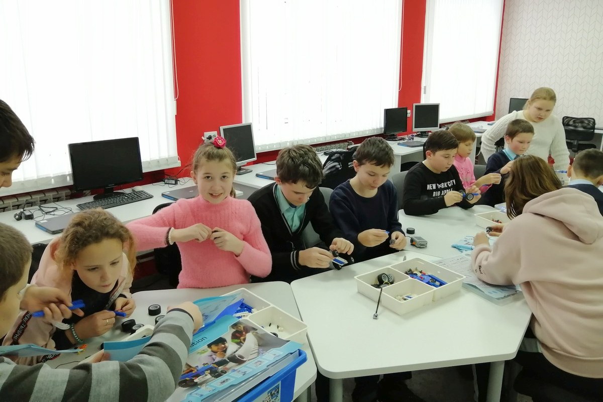 Собираем роботов Собираем роботов.